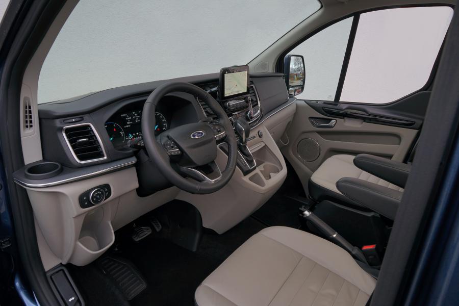 Интерьер Ford Tourneo Custom PHEV 2019 года  (WW) (фото 36 из 39)